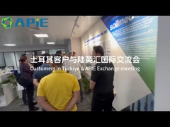 زائرون تركيون يزورون شركة 