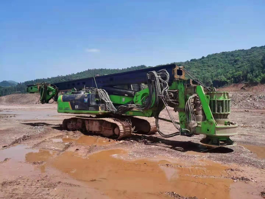 حفار مجنزر هيدروليكي يستخدم آلة الخوازيق الدوارة بعمق 28 مترًا للبناء